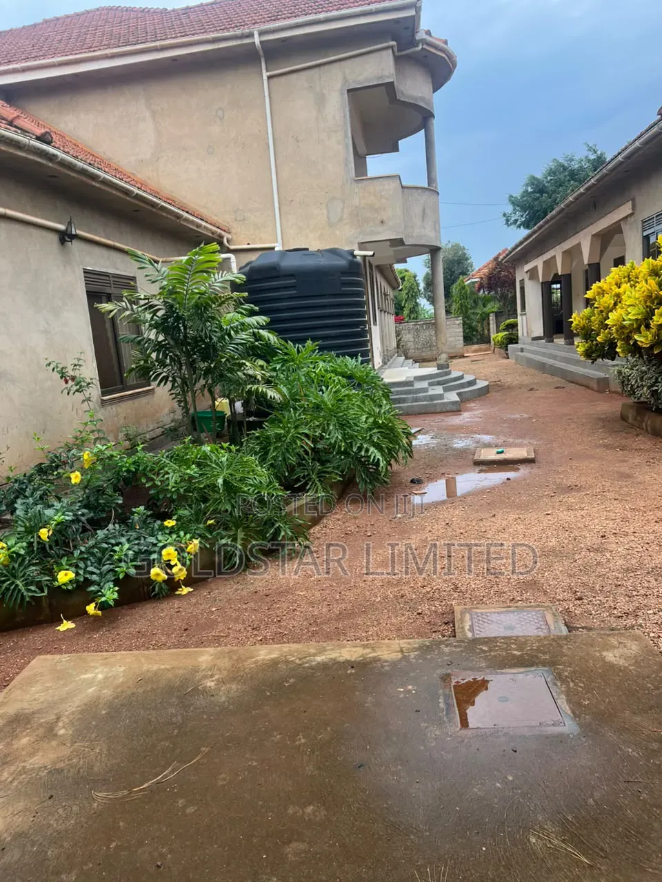 11bdrm Mansion in Wakiso / Wakiso for sale