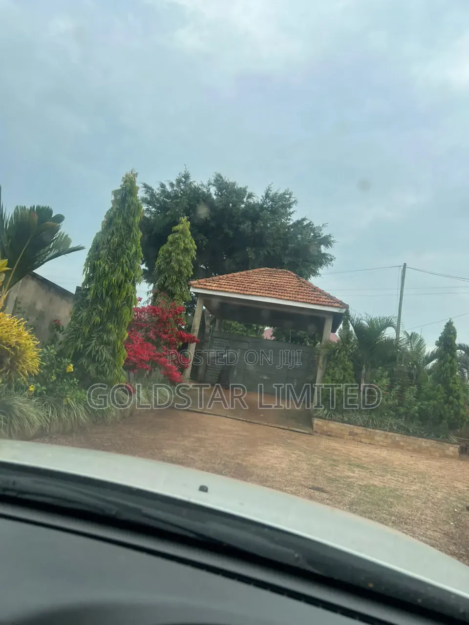 11bdrm Mansion in Wakiso / Wakiso for sale