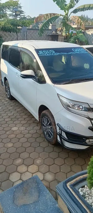 Toyota Noah 2.0 AWD (8 Seater) 2018 White