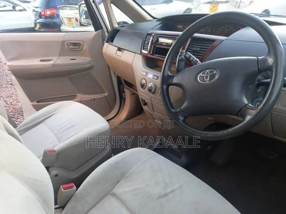 Toyota Noah 2.0 FWD (8 Seater) 2003 Silver