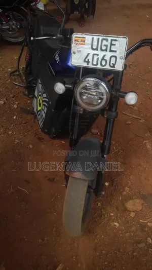 Custom Built Motorcycles Bobber 2025 Blue