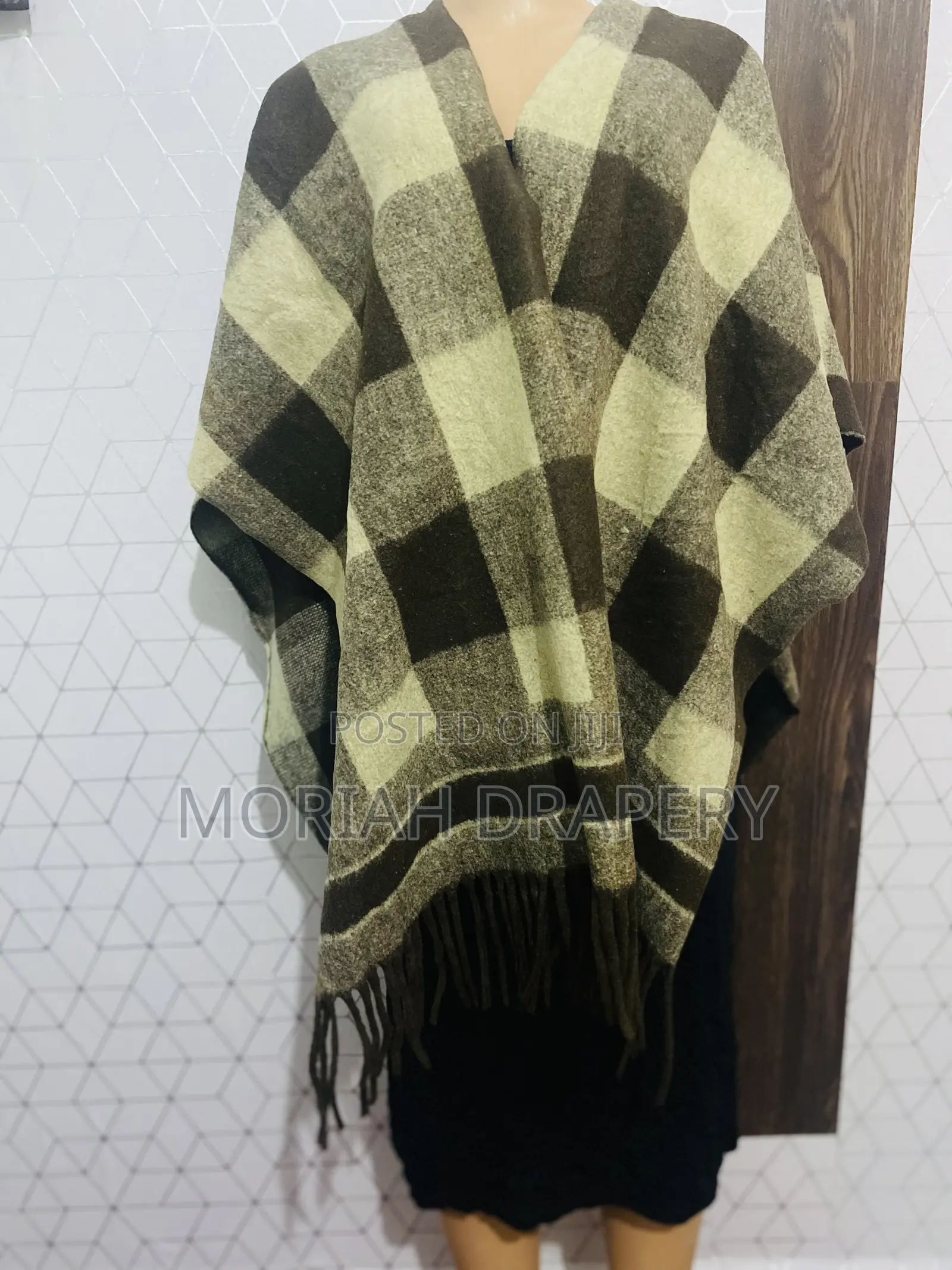 Stylish Women's Knitted Ponchos / Capes - Warm and Elegant - Free Size
