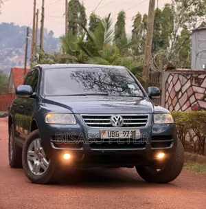 Volkswagen Touareg 2010 Gray