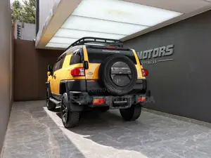 Toyota FJ Cruiser 2012 Yellow