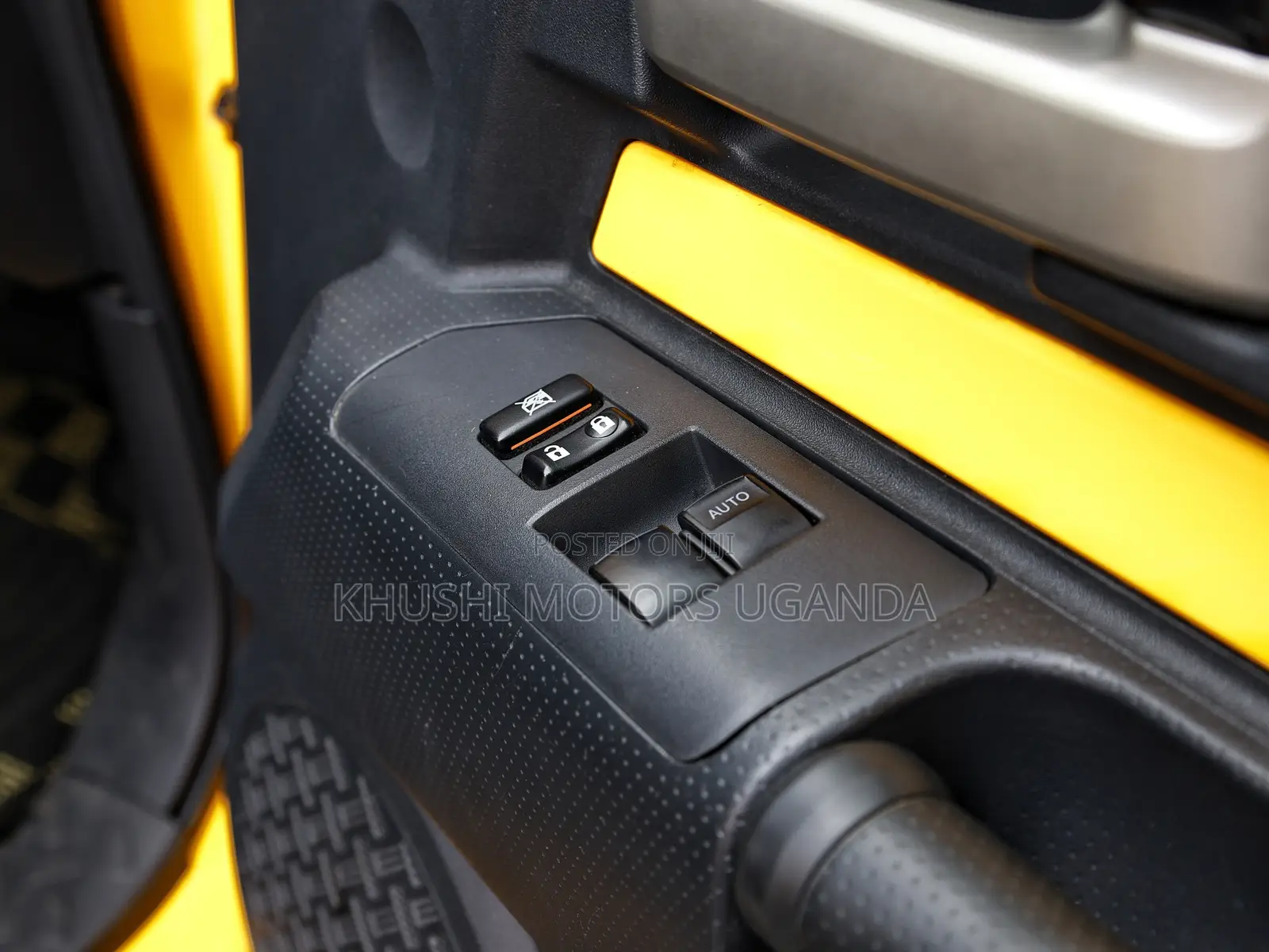 Toyota FJ Cruiser 2012 Yellow