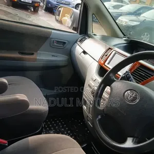 Toyota Noah 2005 Silver