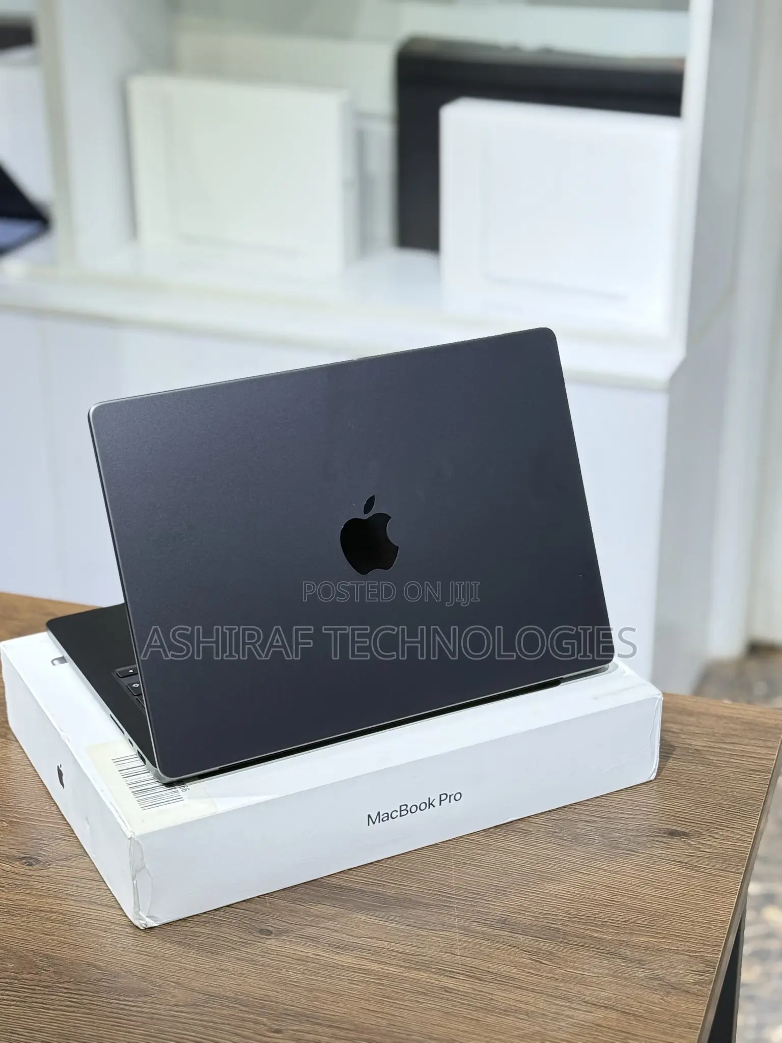 Laptop Apple MacBook Pro 2024 M4 Pro 24GB Apple M4 Pro SSD 512GB