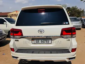 Toyota Land Cruiser 2018 White