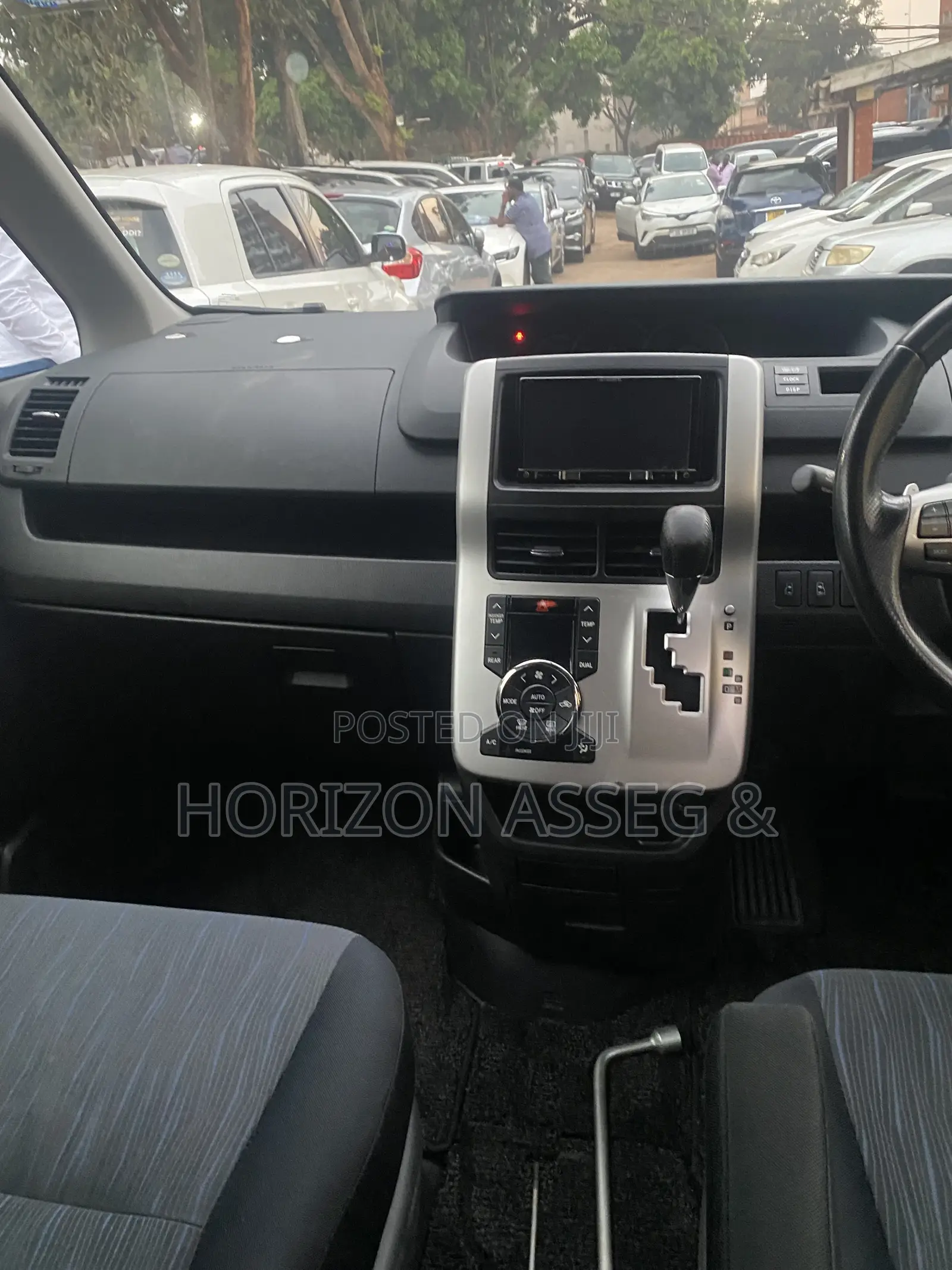 Toyota Voxy V 2WD 7-Seater 2013 Black