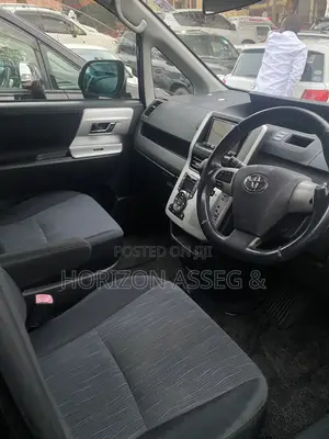 Toyota Voxy V 2WD 7-Seater 2013 Black