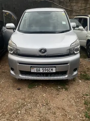 Toyota Voxy V 2WD 8-Seater 2013 Silver