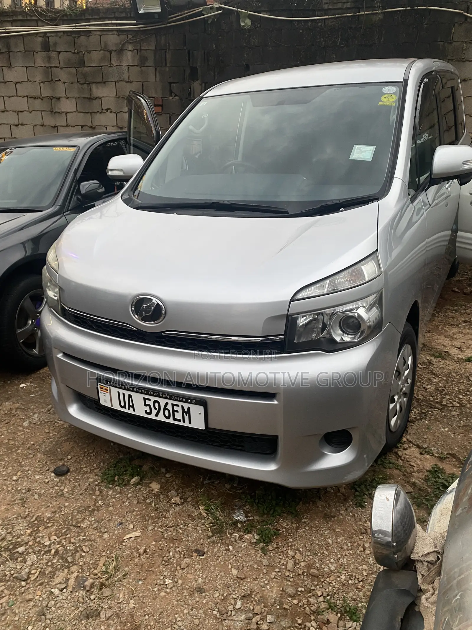 Toyota Voxy V 2WD 8-Seater 2013 Silver