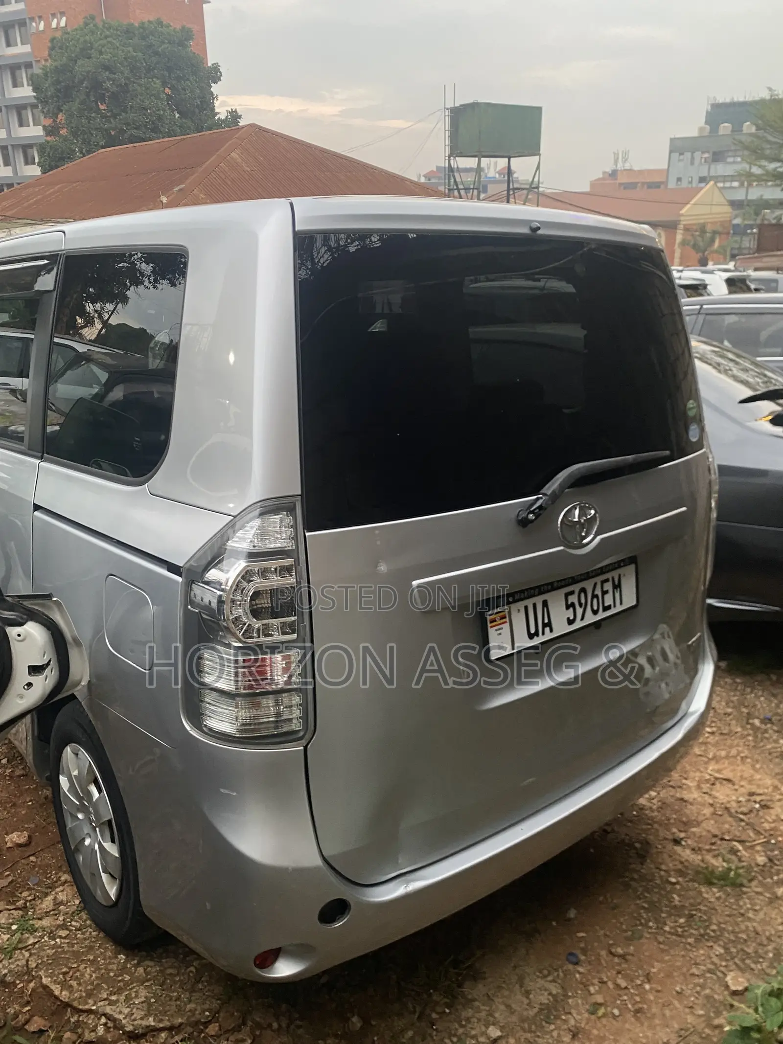 Toyota Voxy V 2WD 8-Seater 2013 Silver