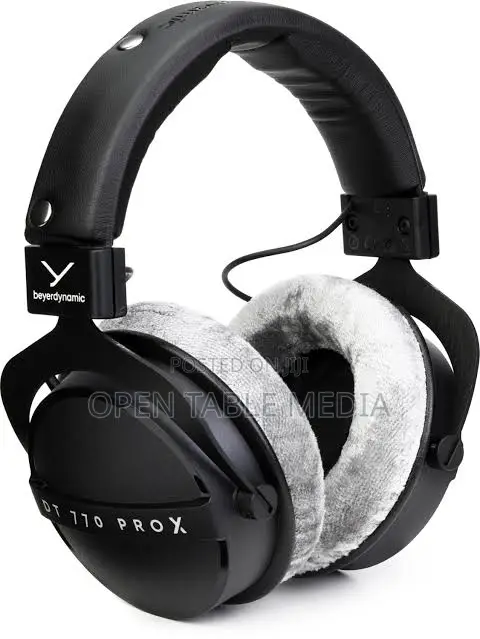 Beyerdynamic Dt 770 Pro 250 Ohm Studio Headphones. Podcast . Dj