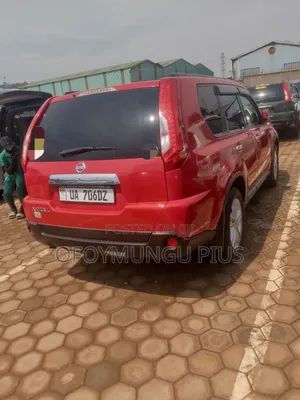 Nissan X-Trail 2011 Red
