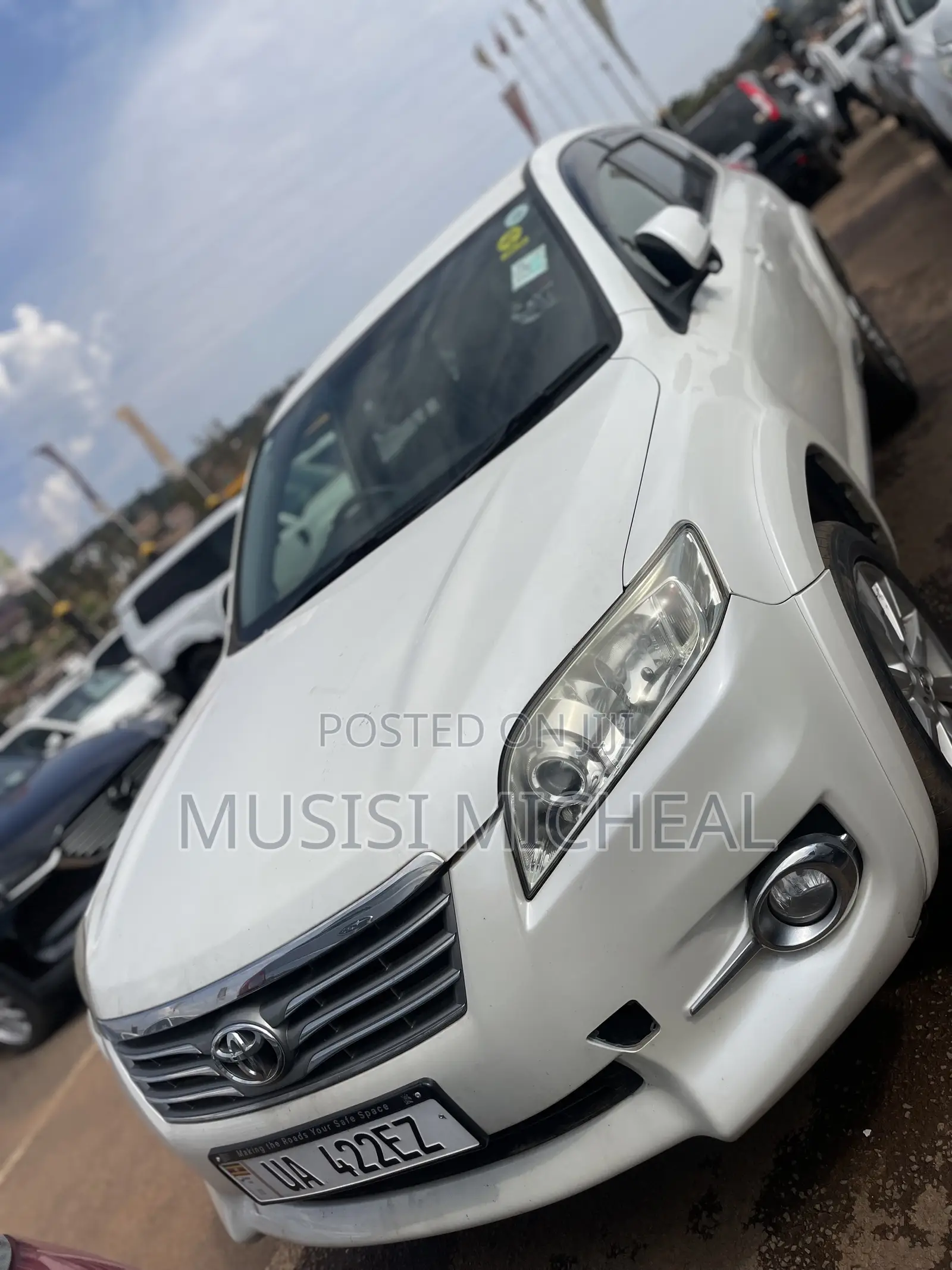 Toyota Vanguard 2011 White