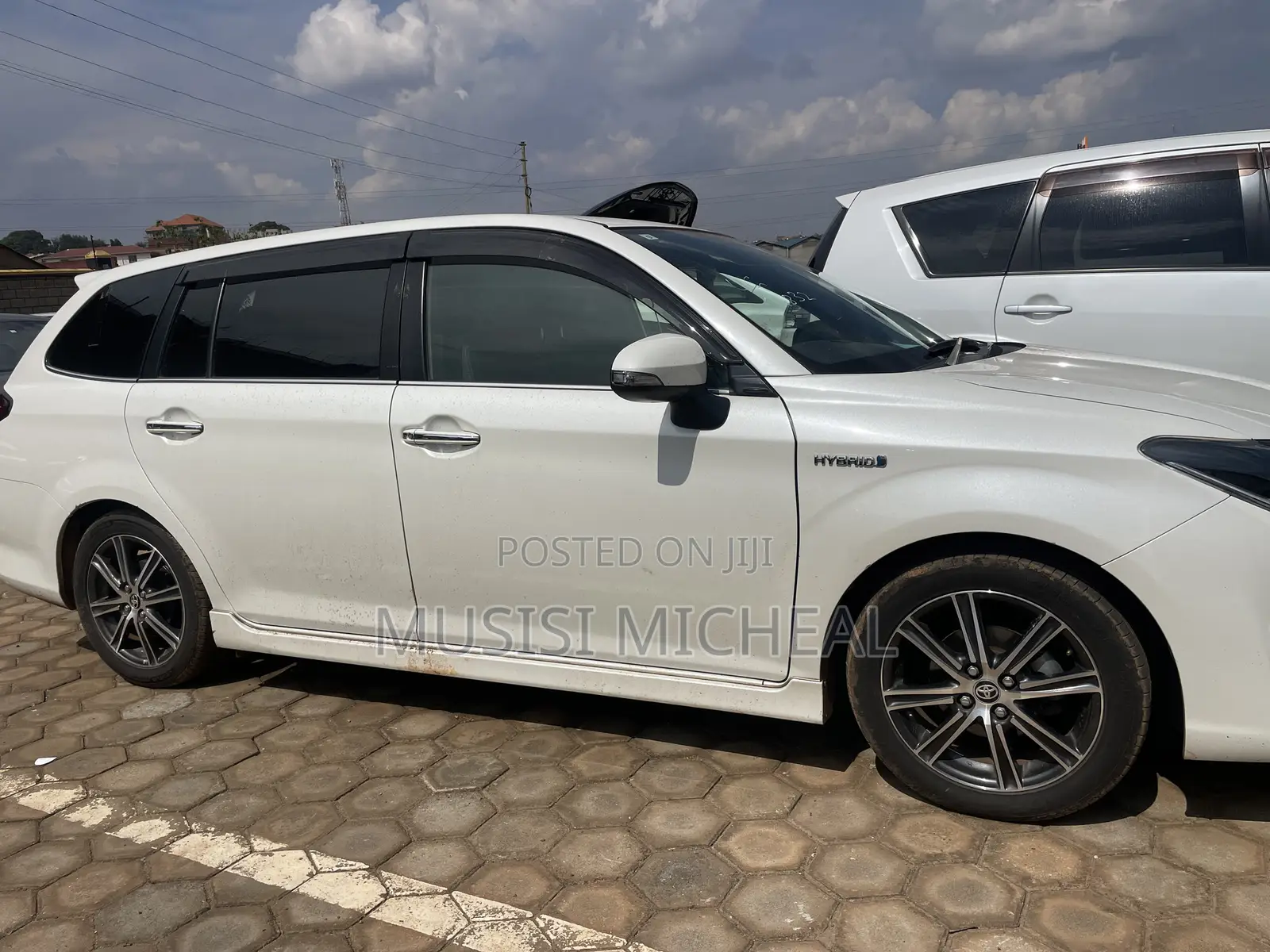 Toyota Corolla Fielder 1.5 Hybrid FWD 2017 White
