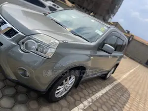 Nissan X-Trail 2.0 Petrol AWD 2013 Green