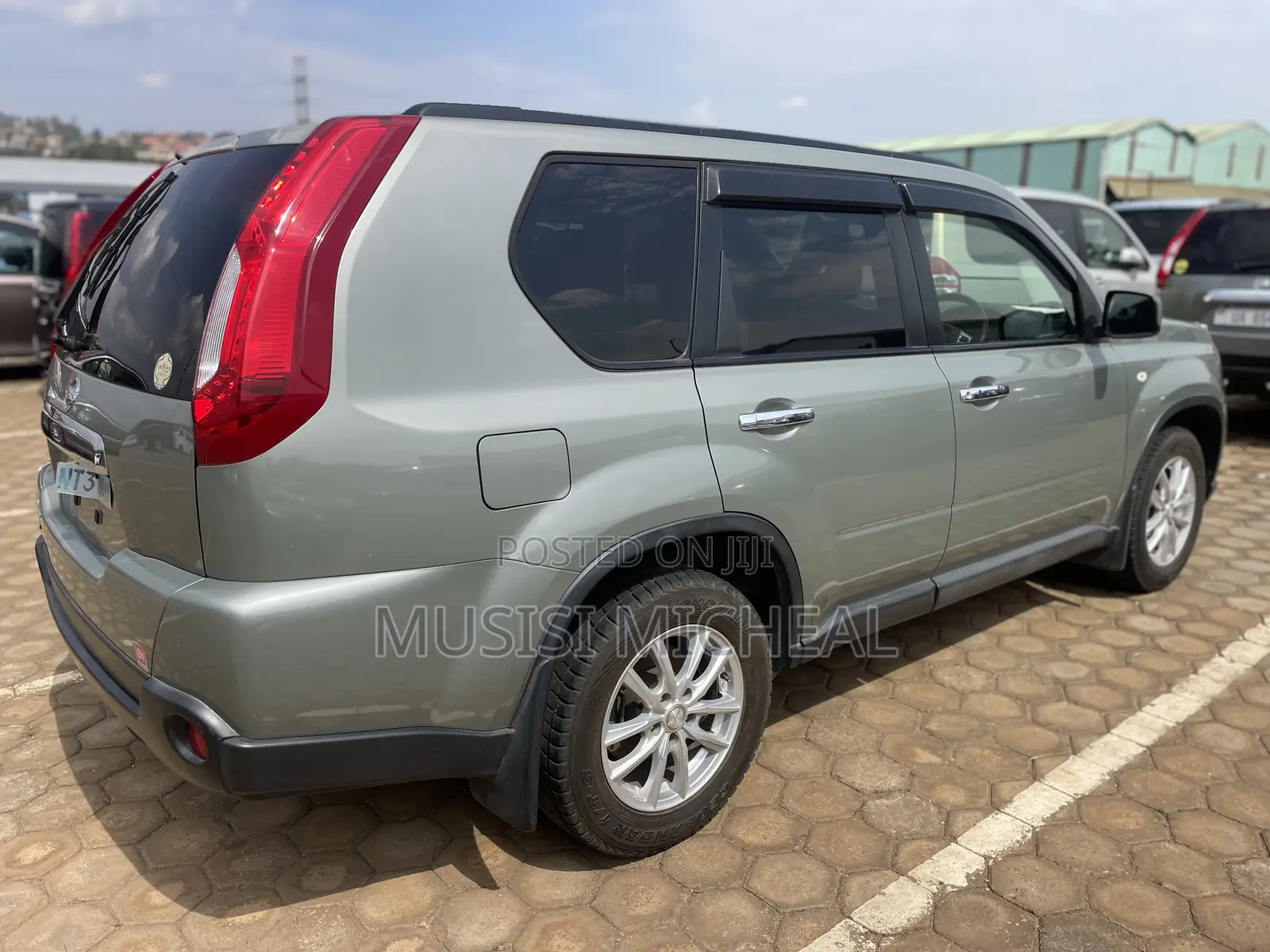 Nissan X-Trail 2.0 Petrol AWD 2013 Green