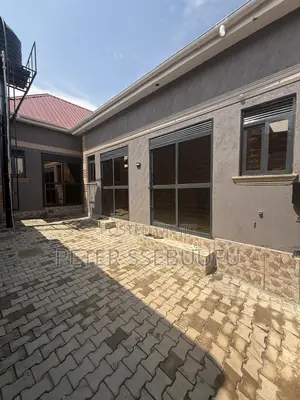 4bdrm Apartment in King Jesus, Rubaga for sale