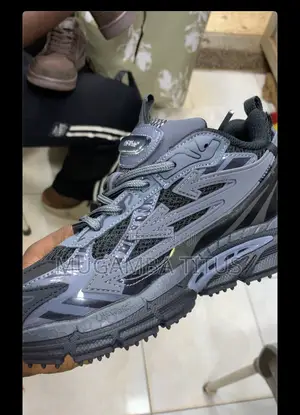 Off- White Be Right Back