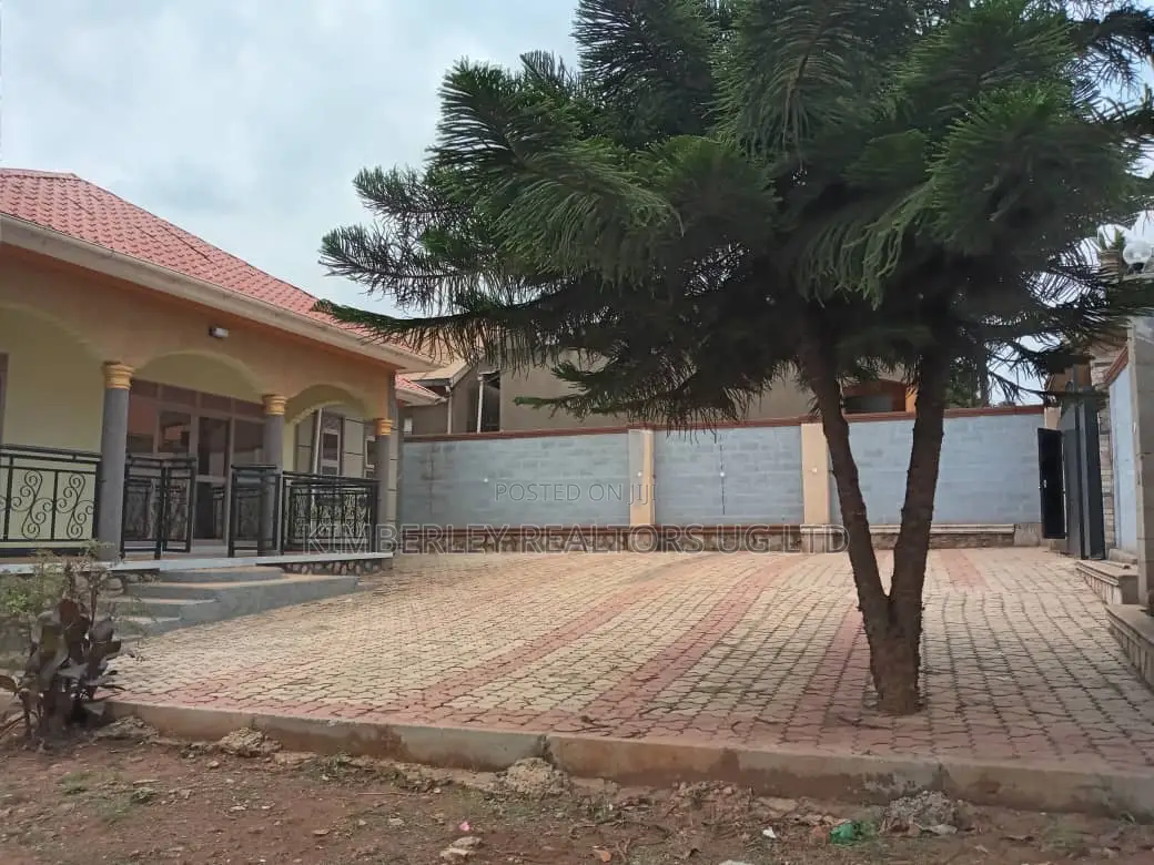 5bdrm House in Division A for sale