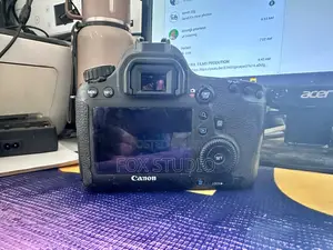 Canon 6D With 50mm 32gb Card 520ii Speedlite, Charger, Bag
