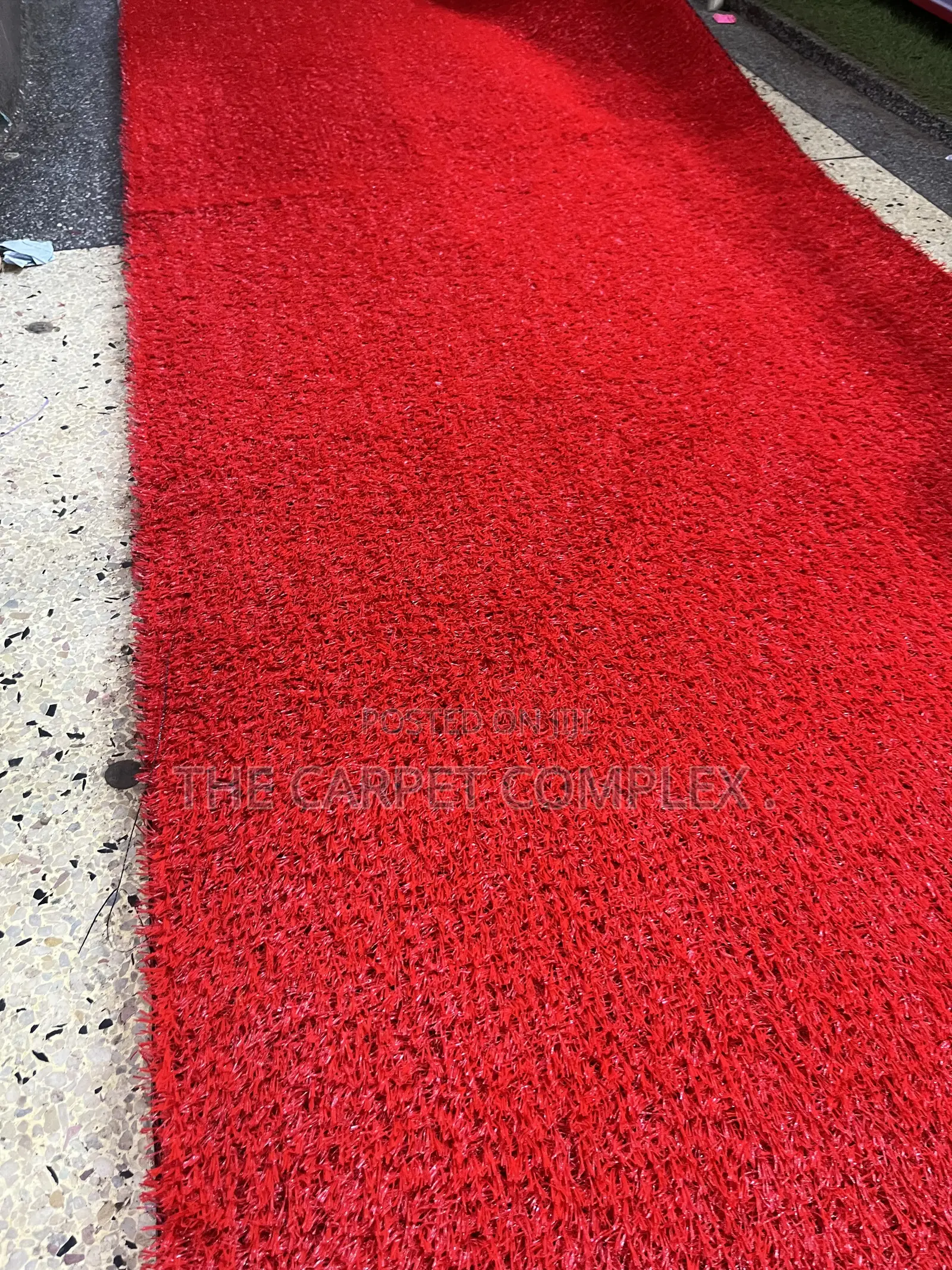 Tuff Grass Red Colours Per Squaremeter