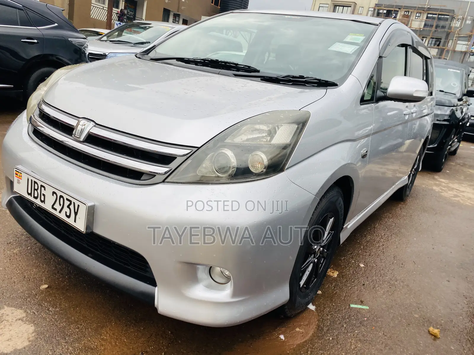 Toyota ISIS 1.8 Platana 2WD 2010 Silver