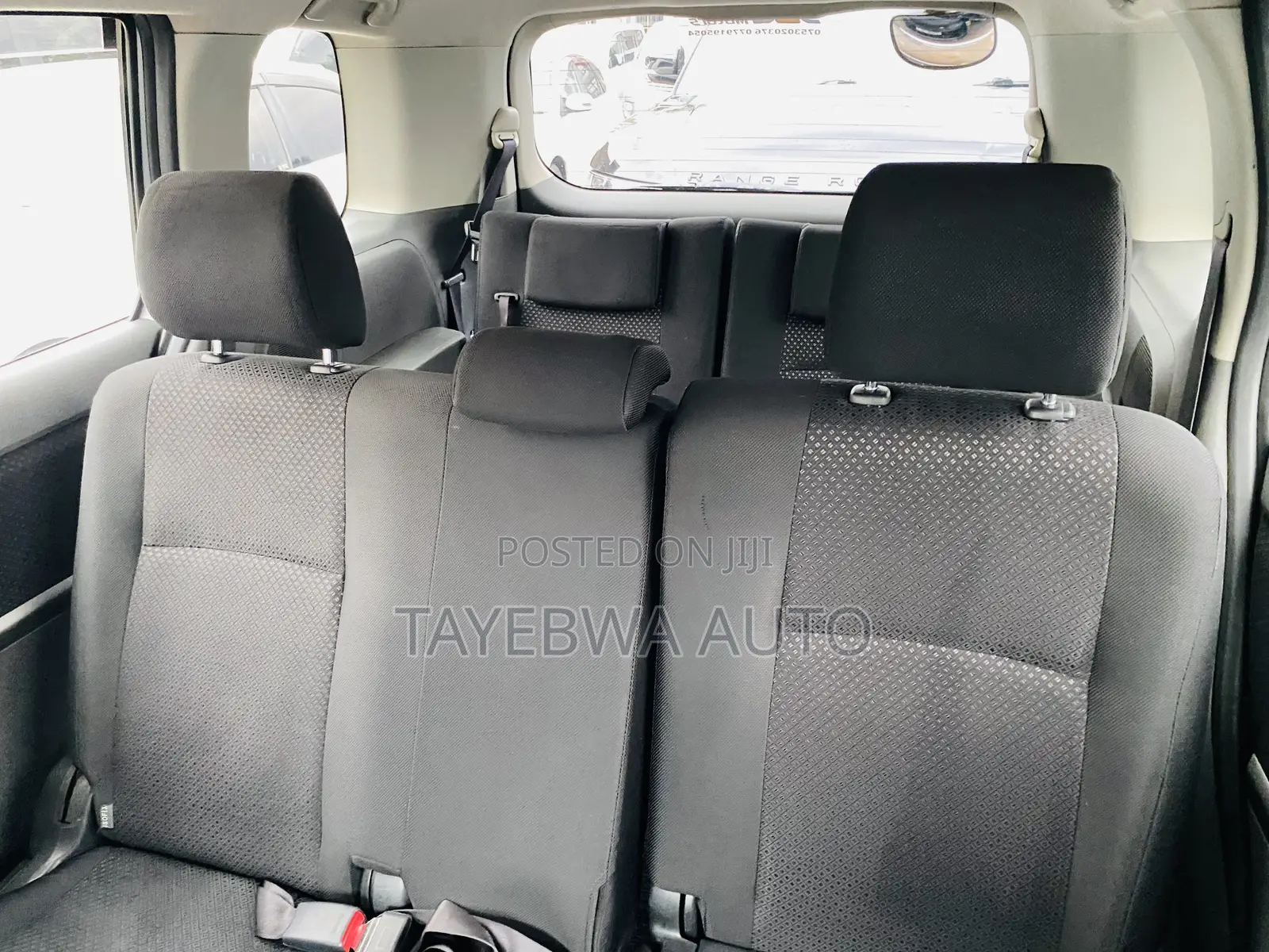 Toyota ISIS 1.8 Platana 2WD 2010 Silver