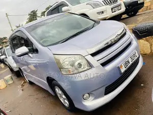 Toyota Noah 2011 Blue