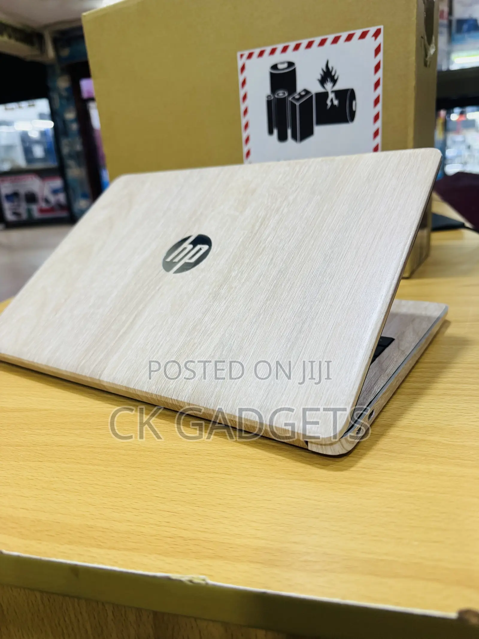 Laptop HP 14-dq1088wm 8GB Intel Core i5 SSD 256GB