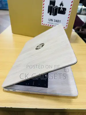 Laptop HP 14-dq1088wm 8GB Intel Core i5 SSD 256GB