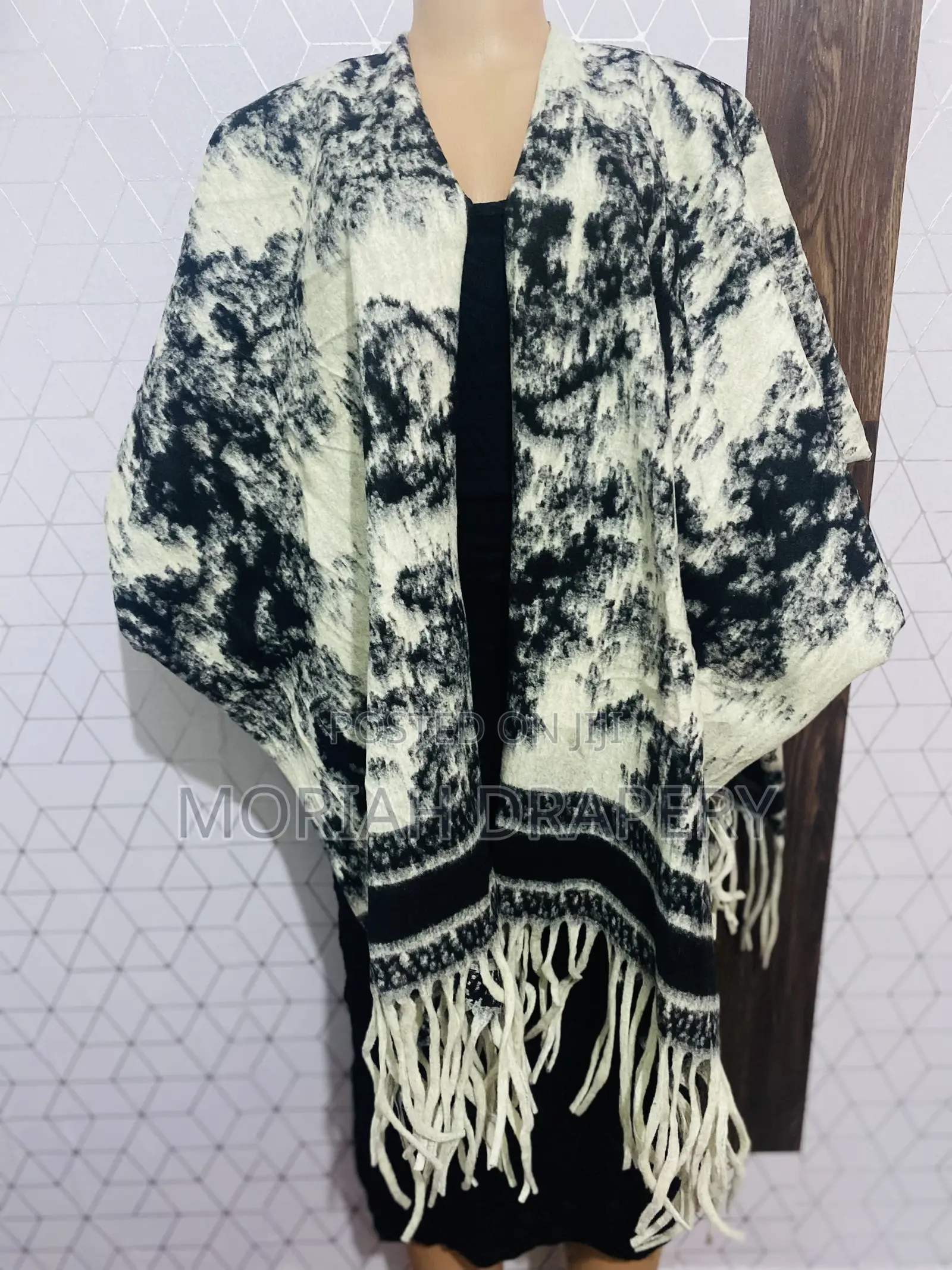 Stylish Women's Knitted Ponchos / Capes - Warm and Elegant - Free Size