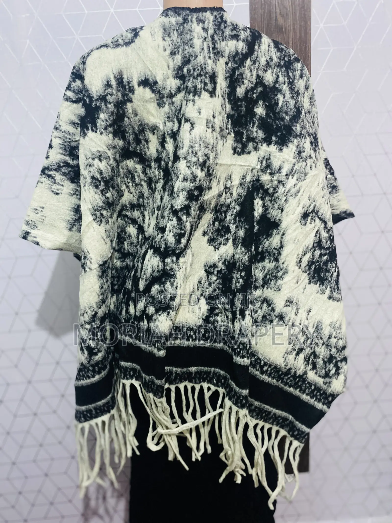 Stylish Women's Knitted Ponchos / Capes - Warm and Elegant - Free Size