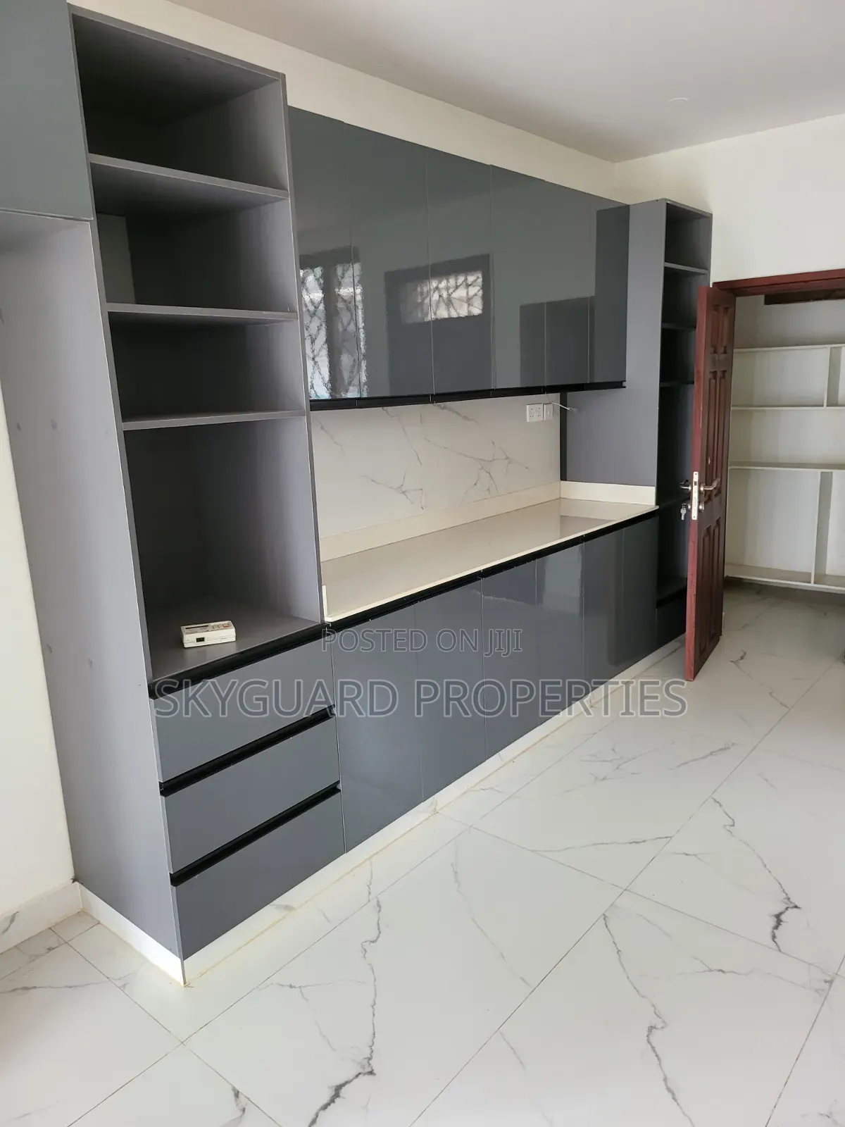 5bdrm Villa in Bugolobi, Central Division for rent