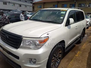 Toyota Land Cruiser 2013 White