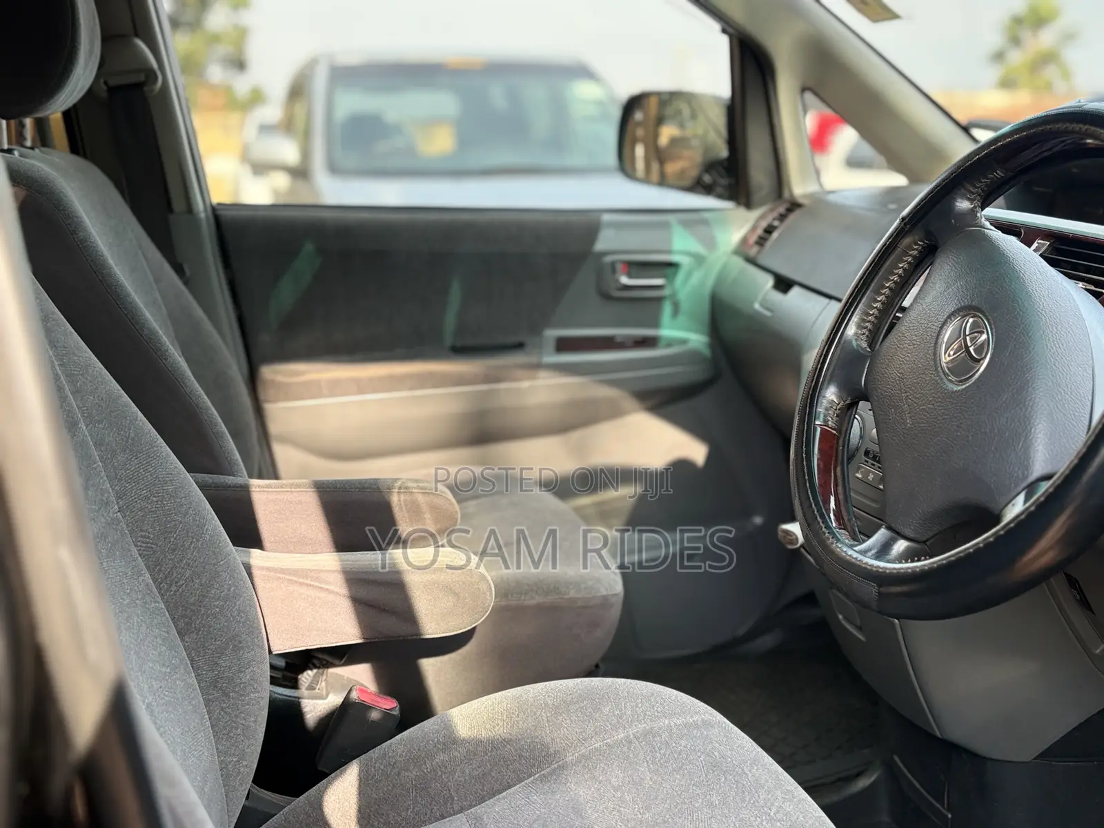 Toyota Noah 2.0 158hp AWD (7 Seater) 2007 Black
