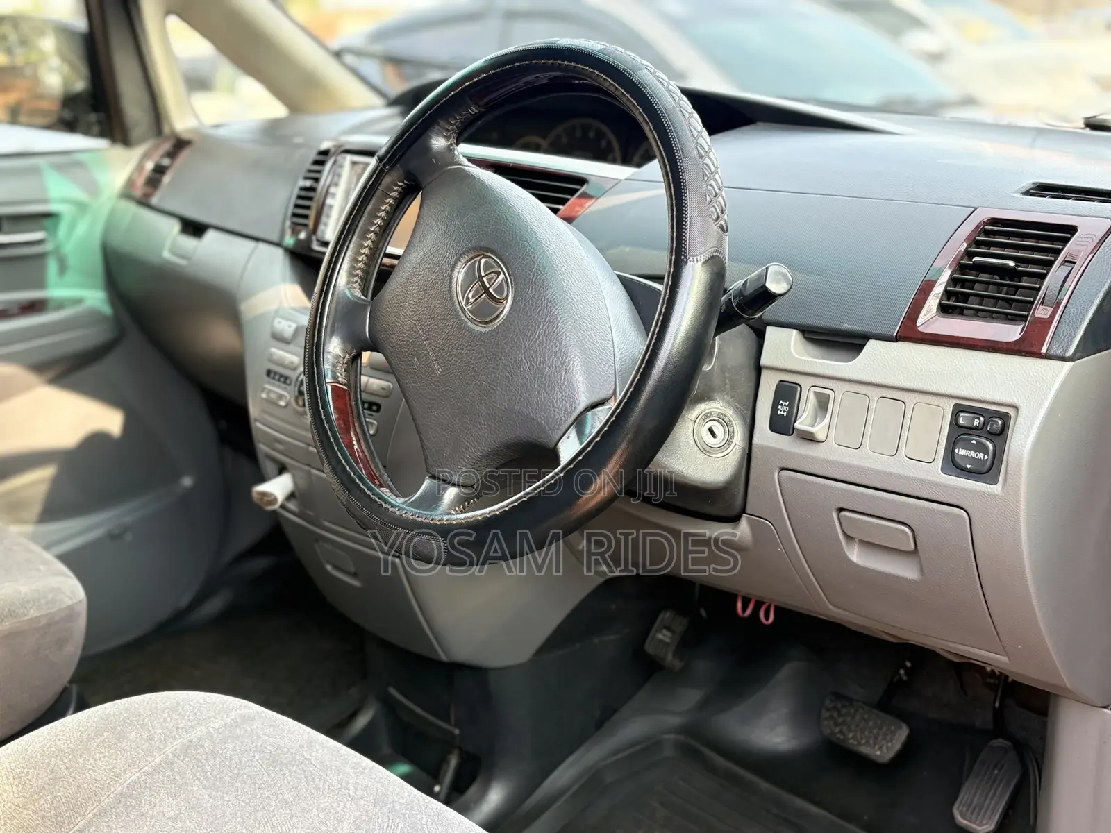 Toyota Noah 2.0 158hp AWD (7 Seater) 2007 Black