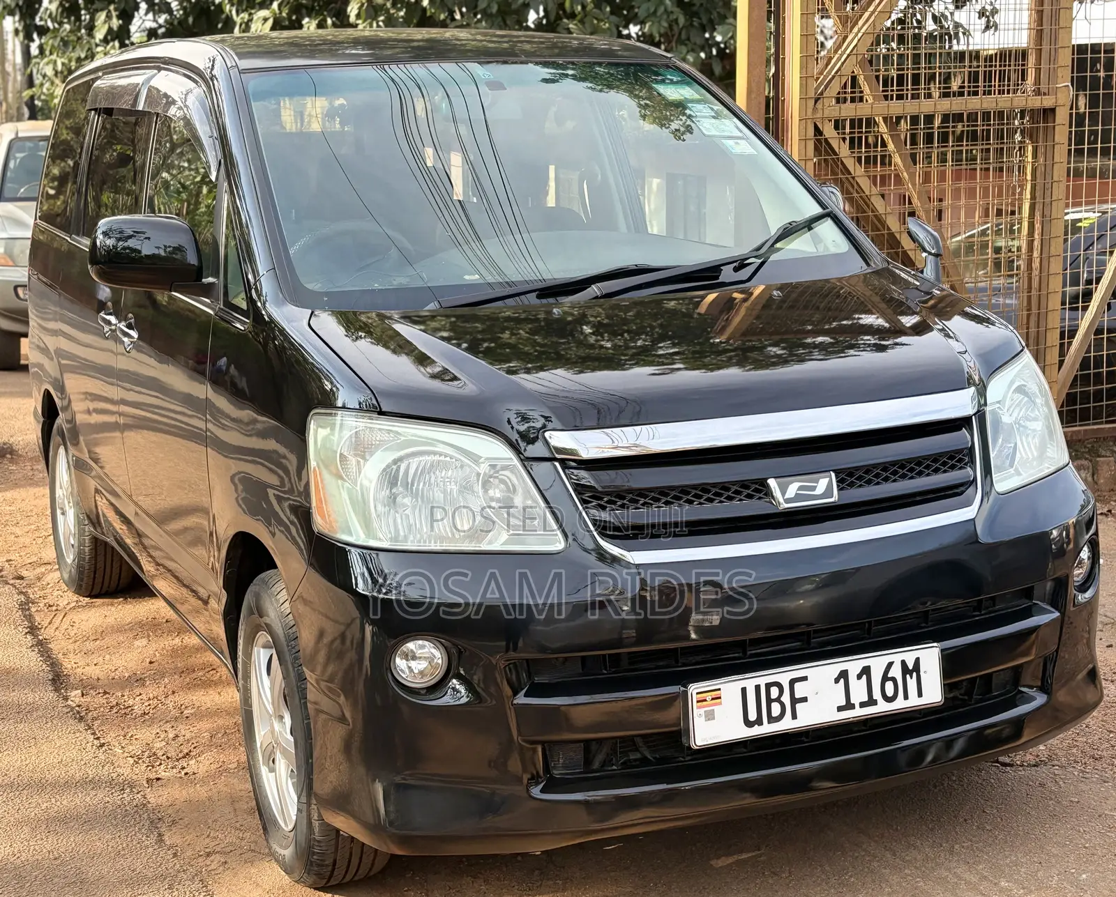 Toyota Noah 2.0 158hp AWD (7 Seater) 2007 Black