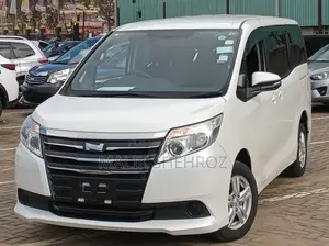 Toyota Noah 2.0 AWD (8 Seater) 2014 White