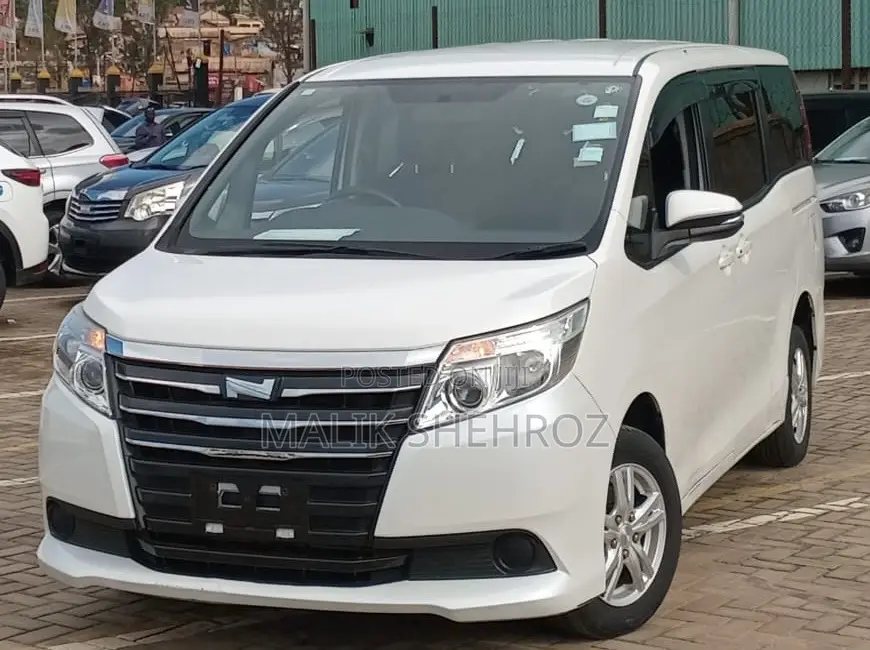 Toyota Noah 2.0 AWD (8 Seater) 2014 White