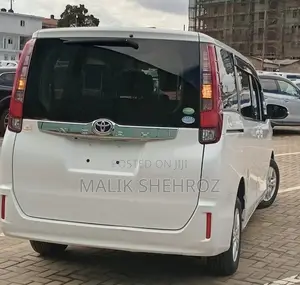 Toyota Noah 2.0 AWD (8 Seater) 2014 White