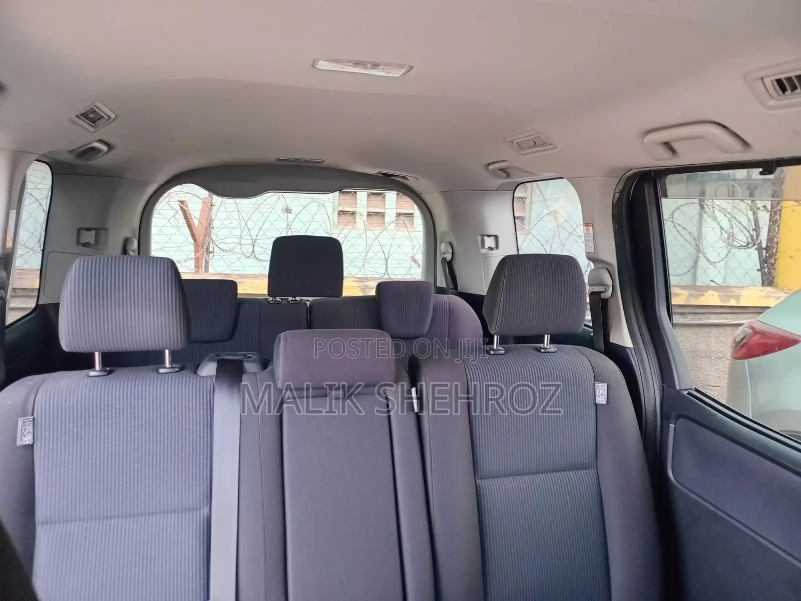 Toyota Noah 2.0 AWD (8 Seater) 2014 White