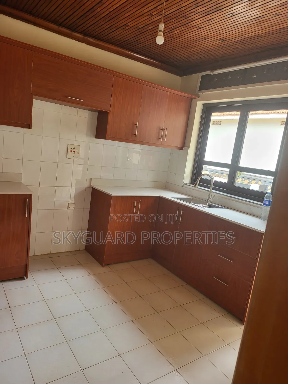 5bdrm Bungalow in Bugolobi, Central Division for rent