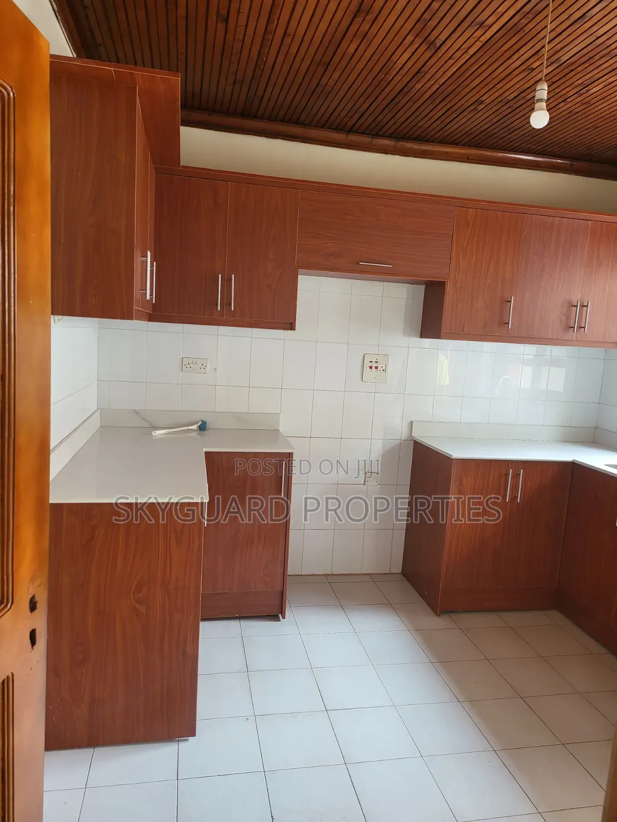 5bdrm Bungalow in Bugolobi, Central Division for rent