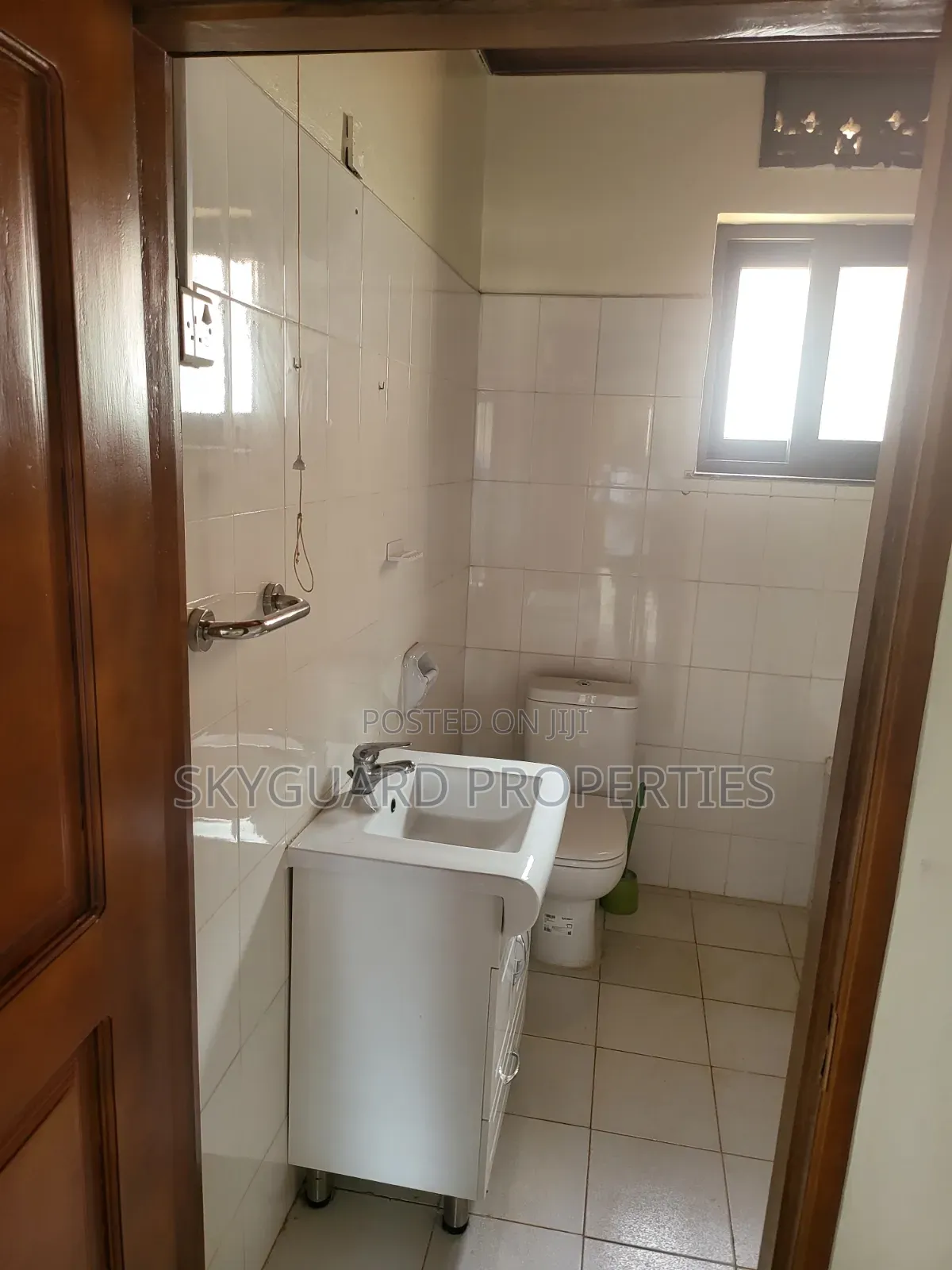 5bdrm Bungalow in Bugolobi, Central Division for rent