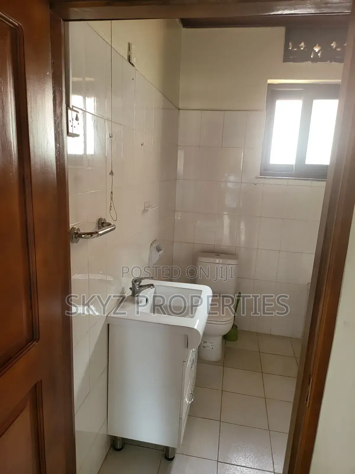 5bdrm Bungalow in Bugolobi, Central Division for rent