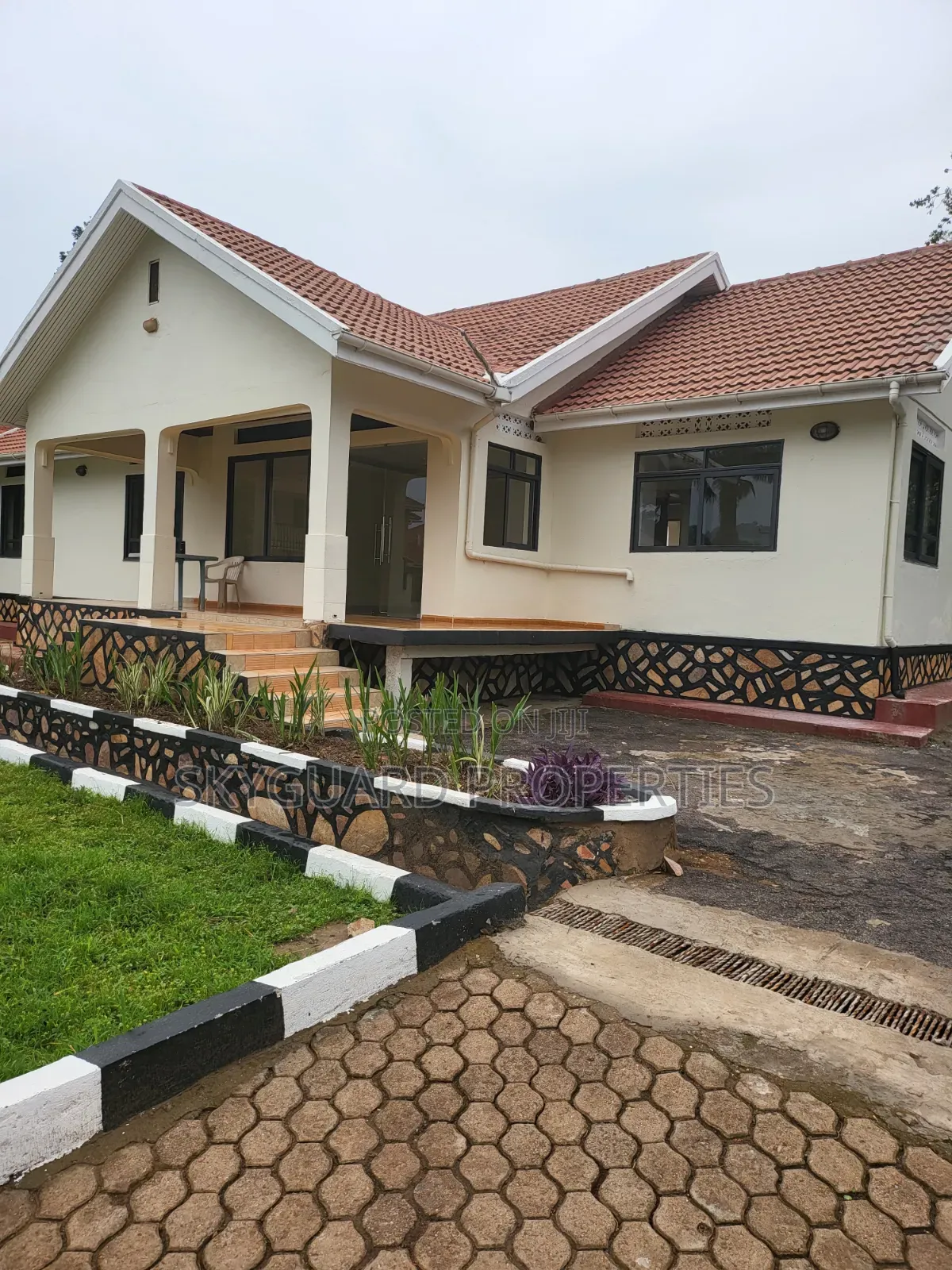 5bdrm Bungalow in Bugolobi, Central Division for rent