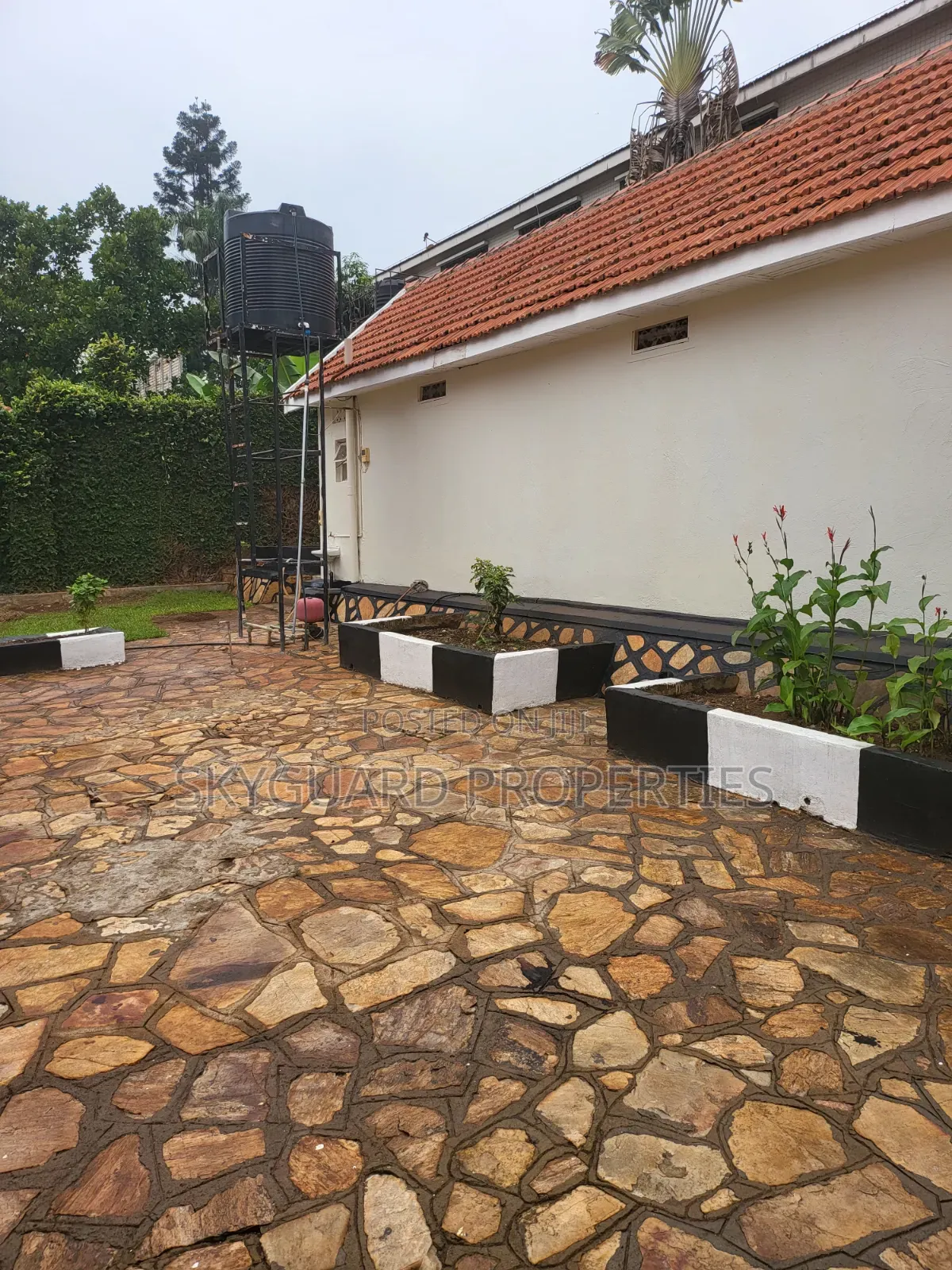 5bdrm Bungalow in Bugolobi, Central Division for rent
